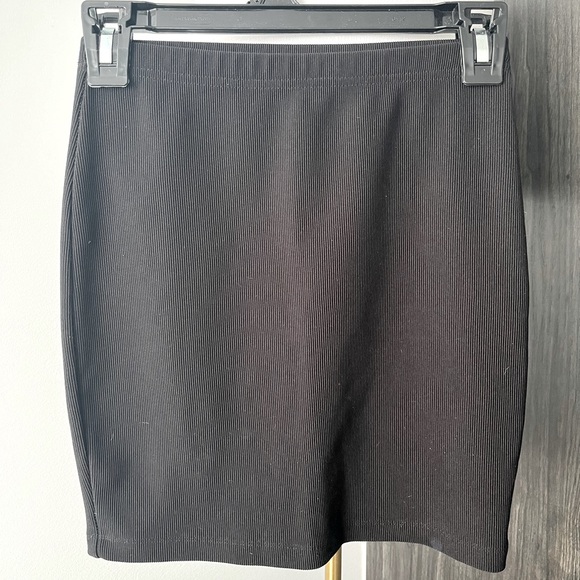 Forever 21 black mini skirt - Picture 1 of 4